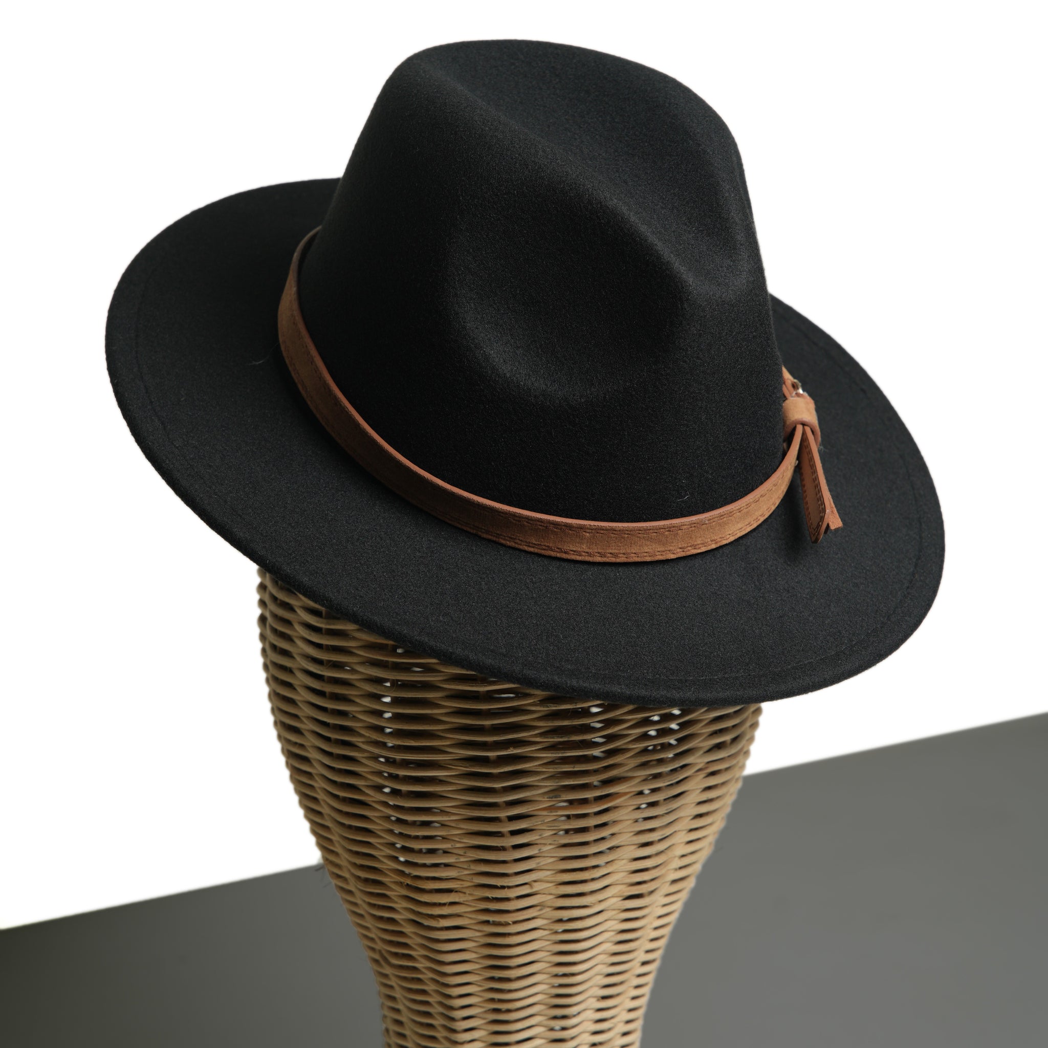Chokore Pinched Fedora Hat with PU Leather Belt (Black)