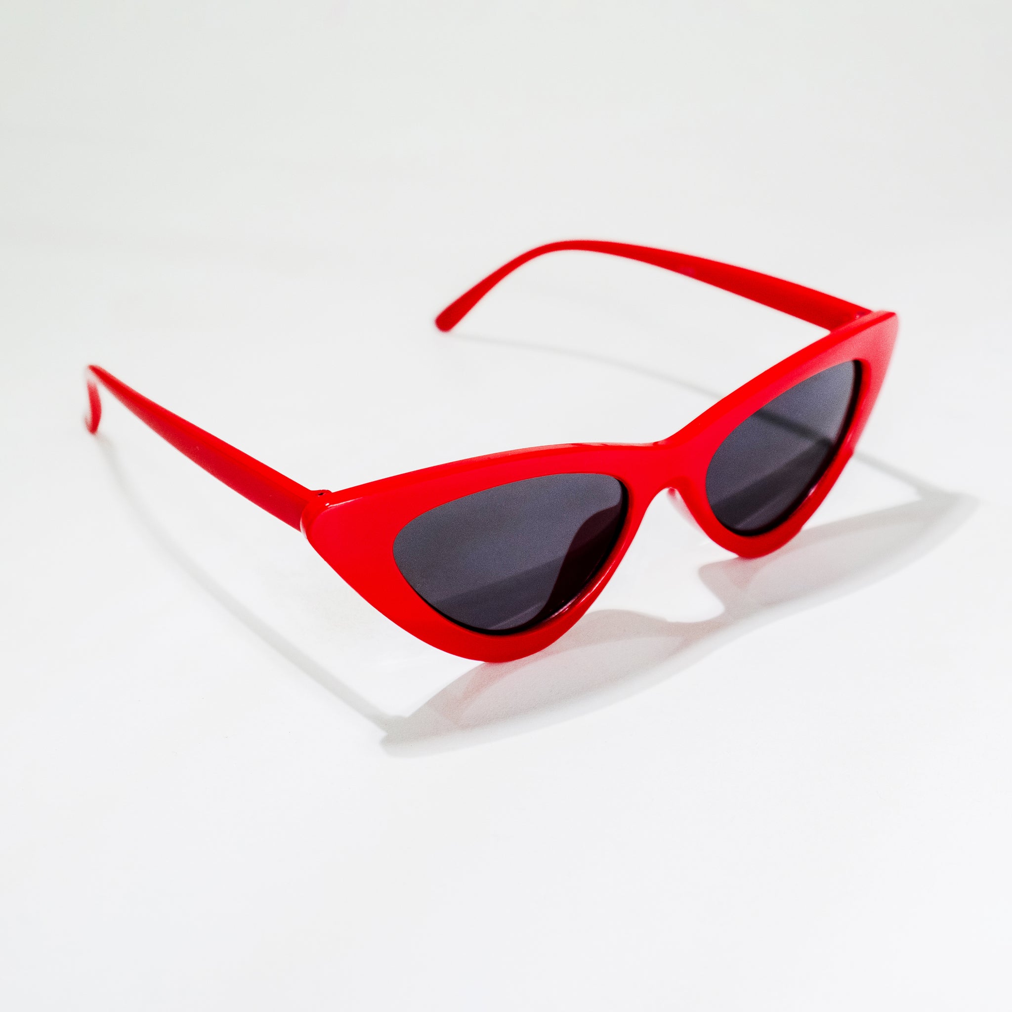 Chokore Retro Cat-Eye Sunglasses with UV 400 Protection (Red)