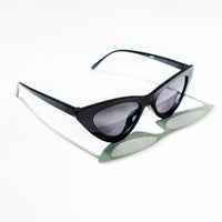 Chokore Chokore Retro Cat-Eye Sunglasses with UV 400 Protection (Black)