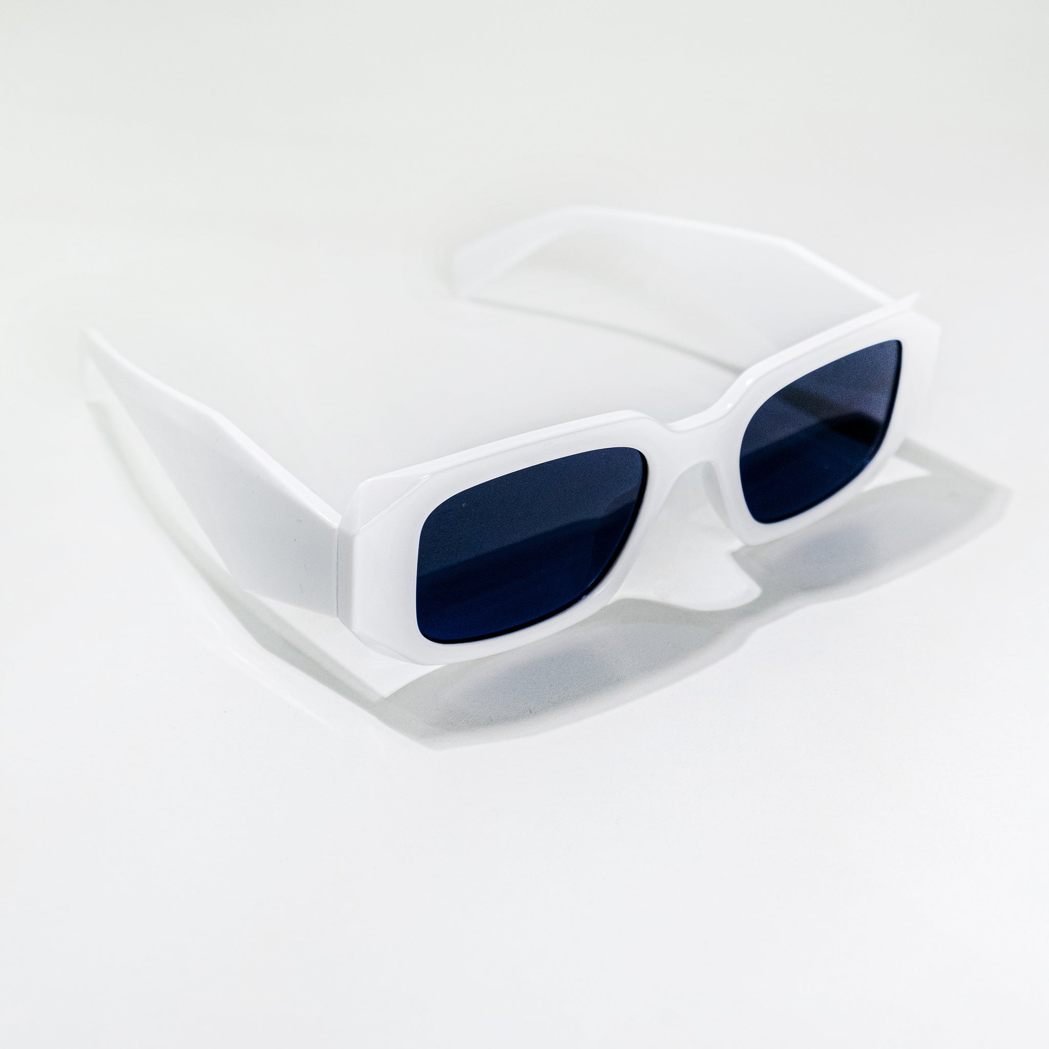 Chokore Irregular Sunglasses with UV 400 Protection (White)