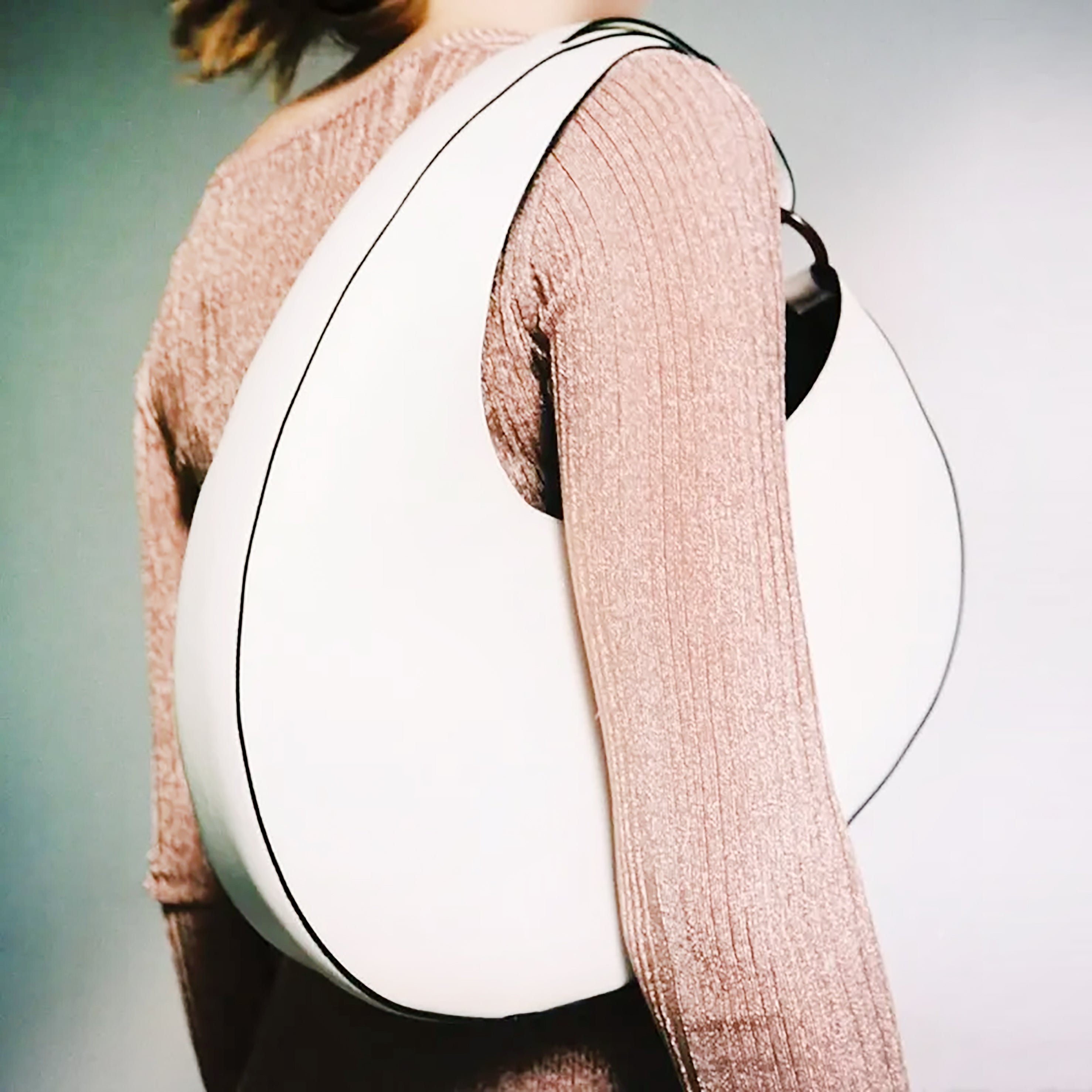 chokore Chokore Crescent-shaped Shoulder Bag (White)