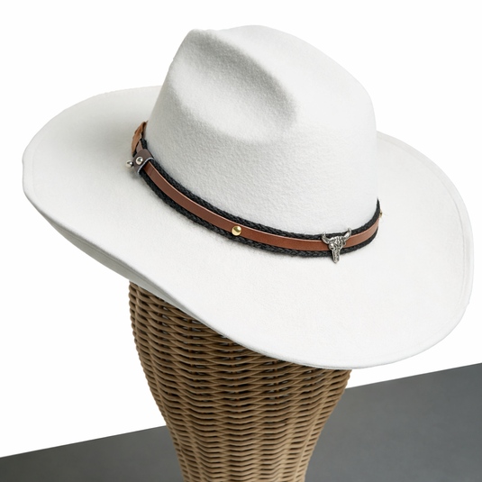 Chokore Cowboy Hat with Cowhead Belt (White)