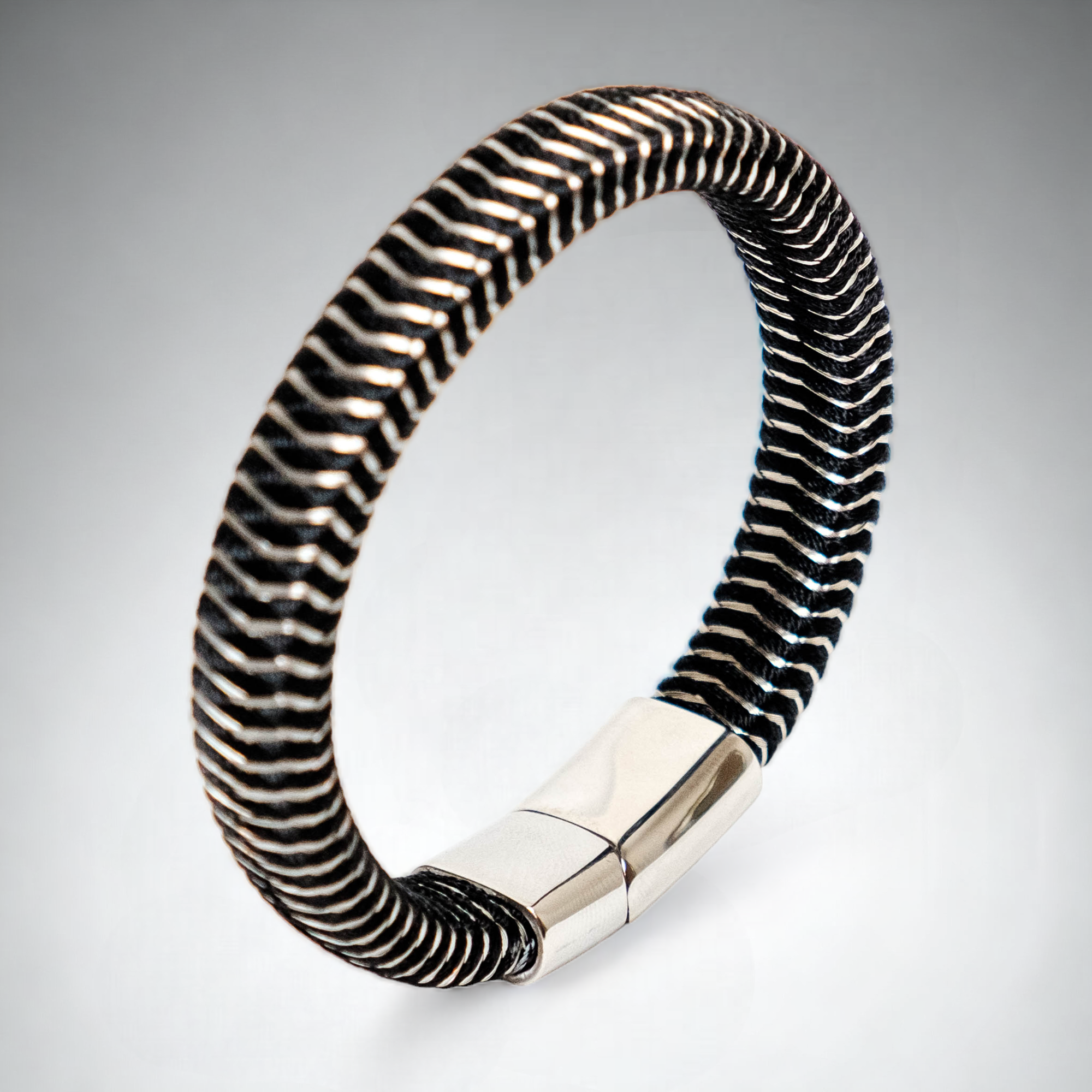 Chokore Wavy Leather Bracelet with Clasp