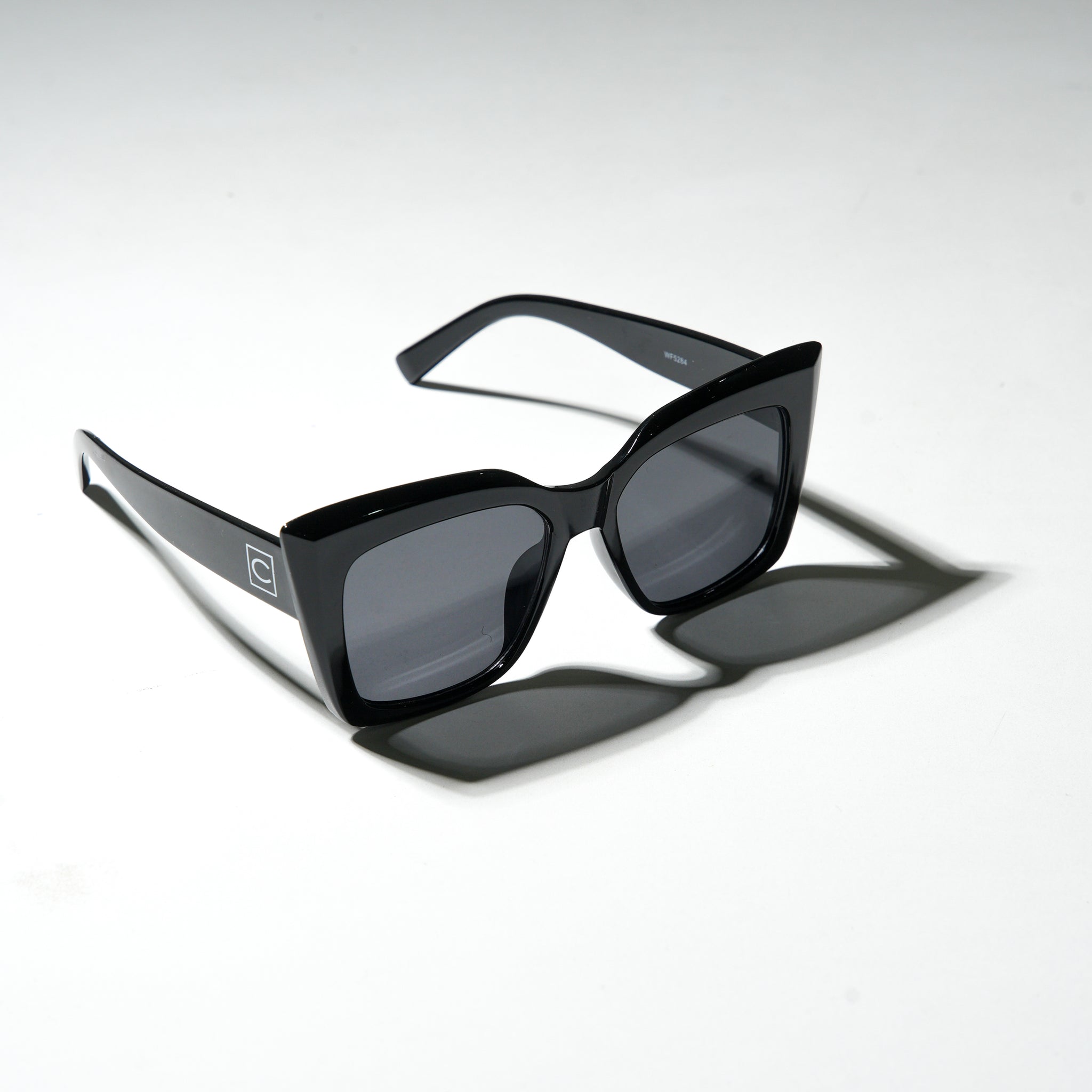 Chokore Oversized Cat-eye Sunglasses (Black)