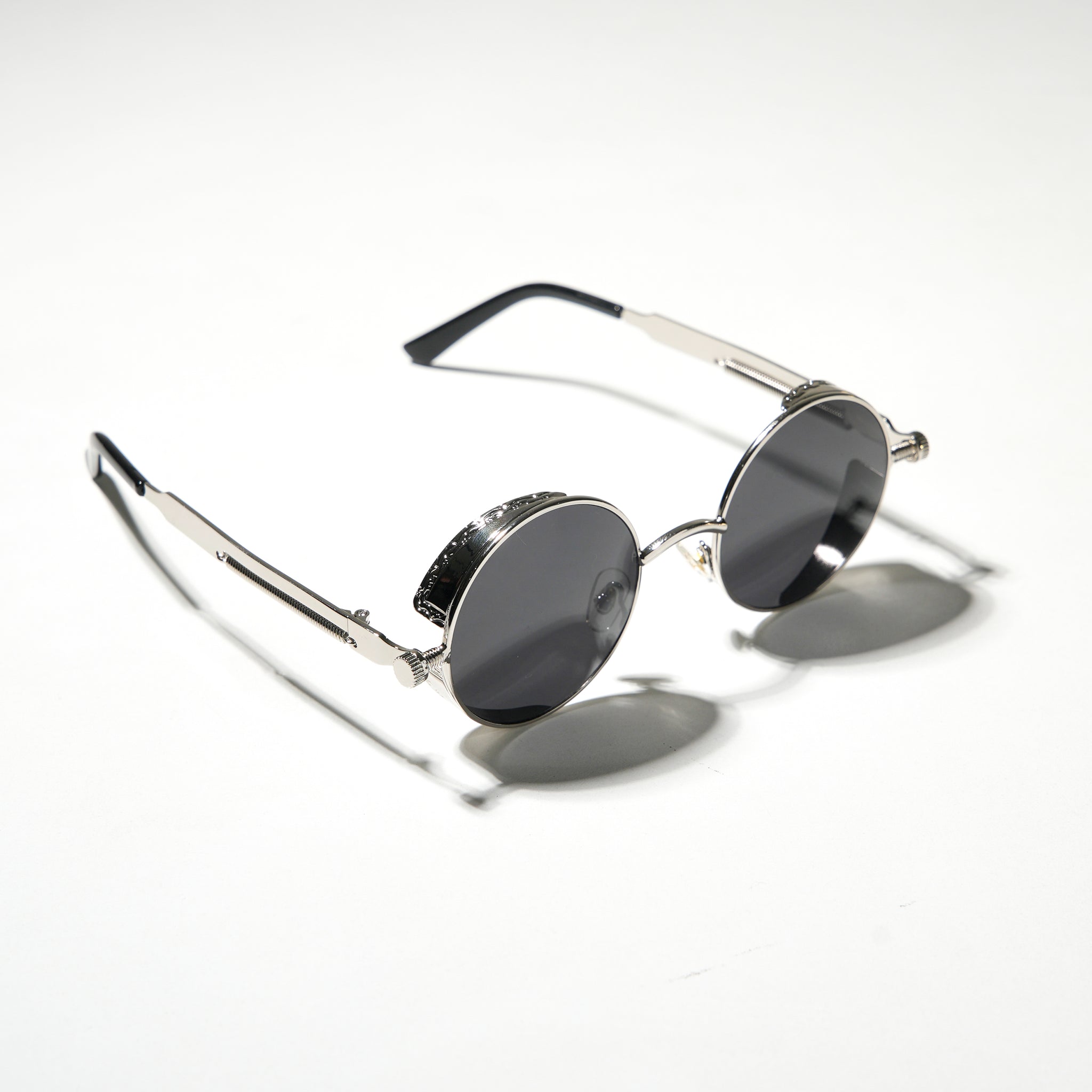 Chokore Retro Polarized Round Sunglasses (Black & Silver)