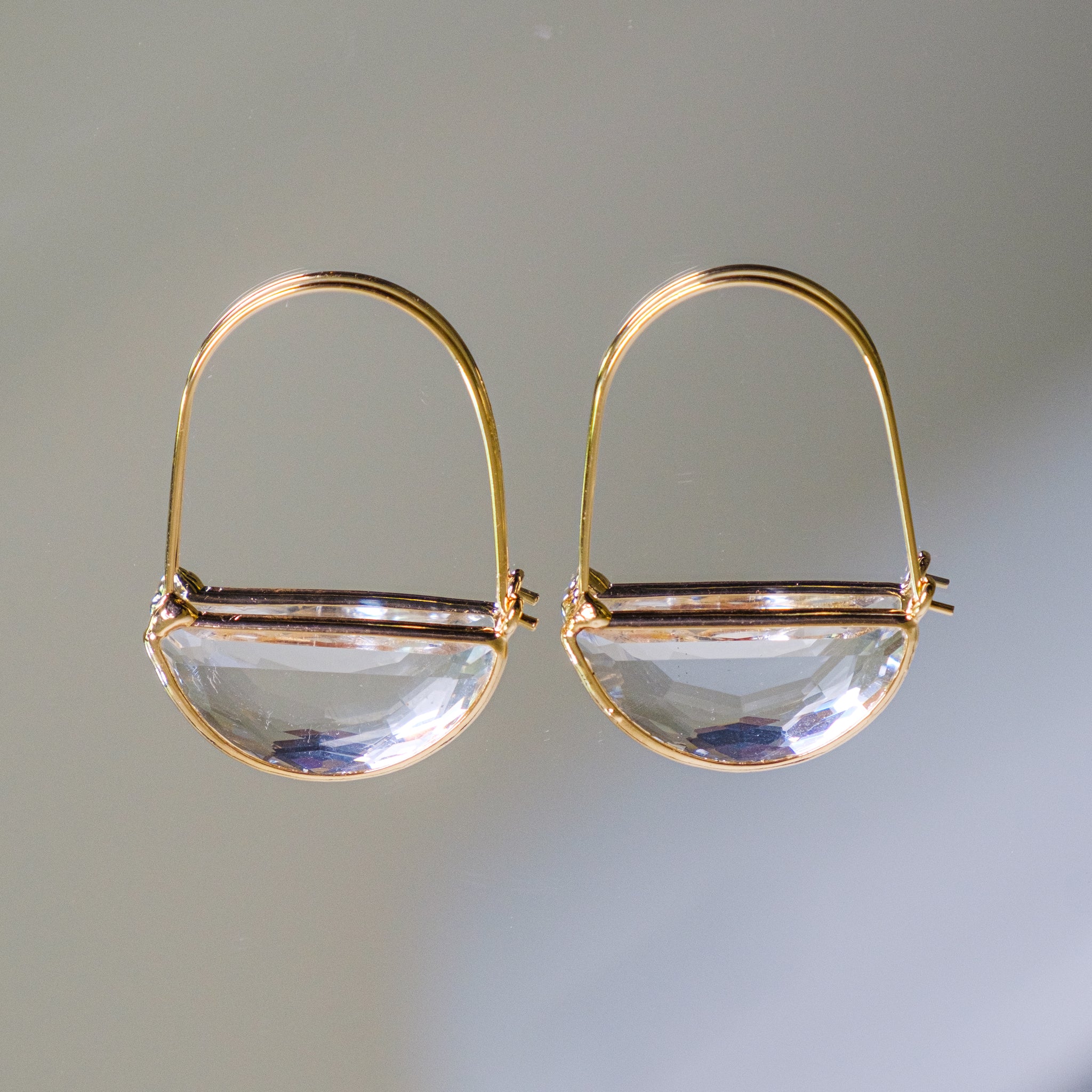 Hoops with clear glass droplets. Gold tone.