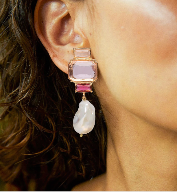 Shades of Pink Crystals with a Pearl Drop. Gold tone.